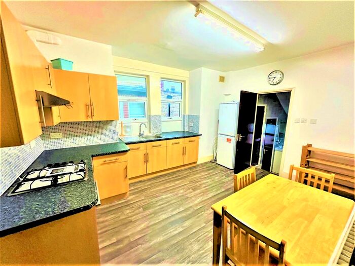 4 Bedroom Flat To Rent In Garratt Terrace, Tooting Broadway, London, SW17