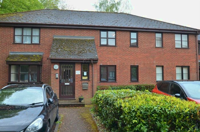 1 Bedroom Flat For Sale In Cranbrook, Woburn Sands, Milton Keynes, MK17