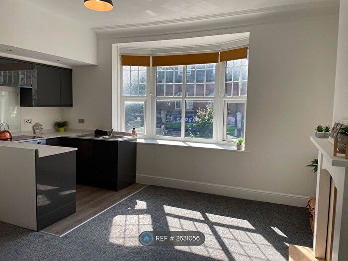 1 Bedroom Flat To Rent In Bush Hill Park, Enfield, EN1