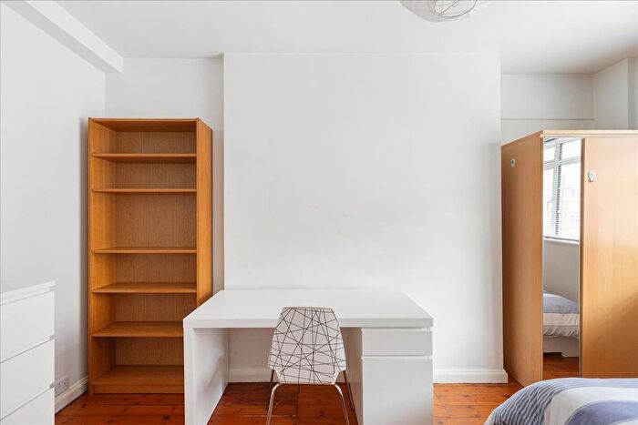 3 Bedroom Flat To Rent In West Kensington Court, London, W14