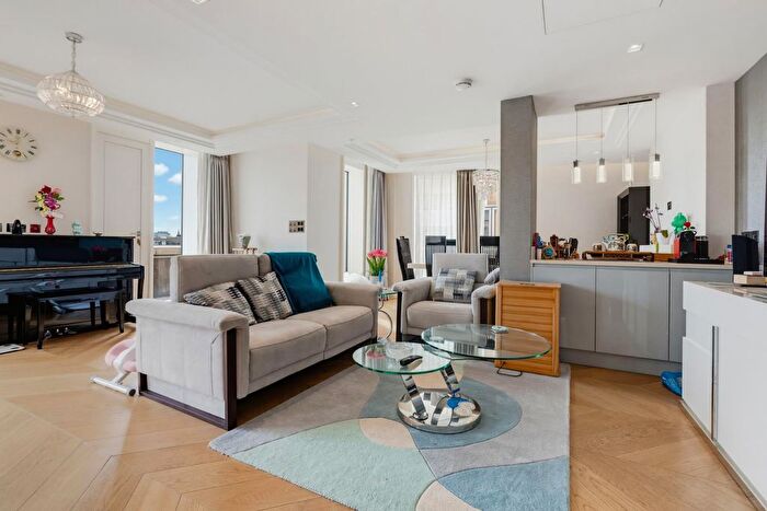 4 Bedroom Flat To Rent In Wren House, Strand, London, WC2R