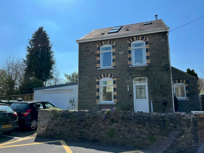 3 Bedroom Detached House For Sale In Llwyncelyn Road, Tairgwaith, Ammanford, SA18