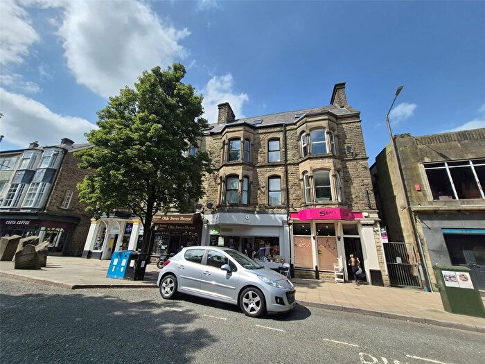 2 Bedroom Flat For Sale In Spring Gardens, Buxton, Derbyshire, SK17