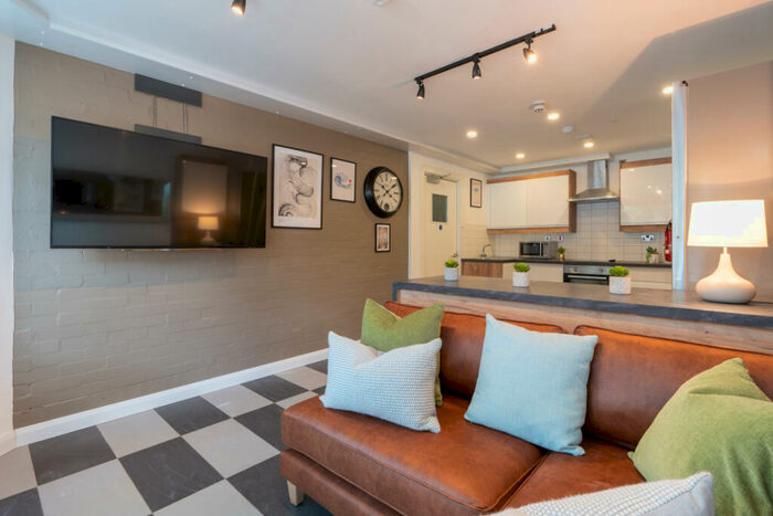 5 Bedroom Flat To Rent In Jesmond View, Newcastle, NE2