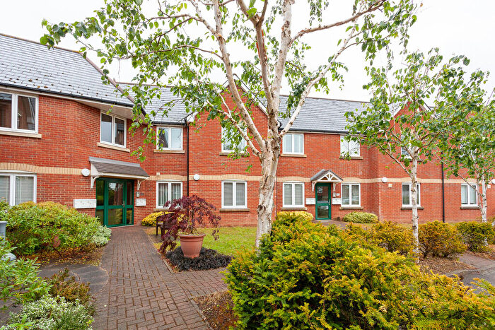 2 Bedroom Flat For Sale In Bakers Court, Ramsden Heath, CM11