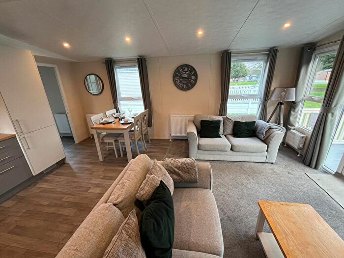 2 Bedroom Lodge For Sale In Gilberdyke, East Riding Of Yorkshire, HU15