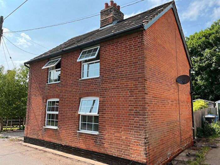 3 Bedroom Detached House To Rent In The Street, Freston, IP9