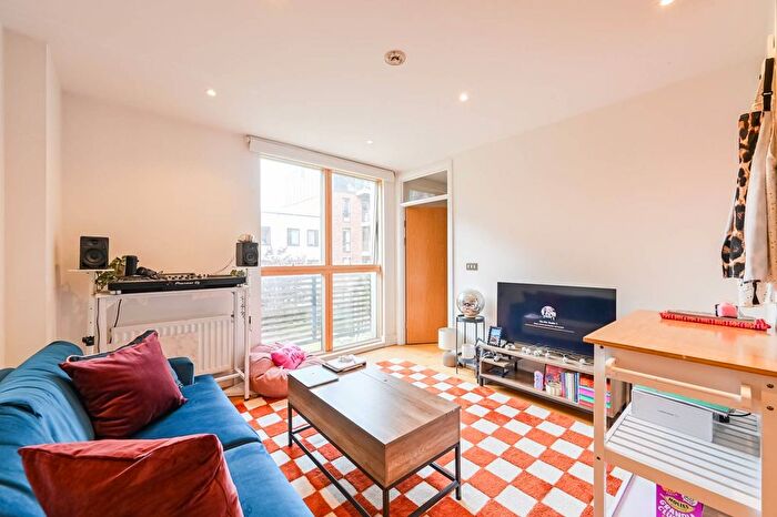 1 Bedroom Flat For Sale In Donoghue Court, Tower Hamlets, London, E3