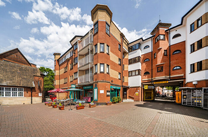 2 Bedroom Apartment For Sale In The Chilterns, Gloucester Green, Oxford, OX1