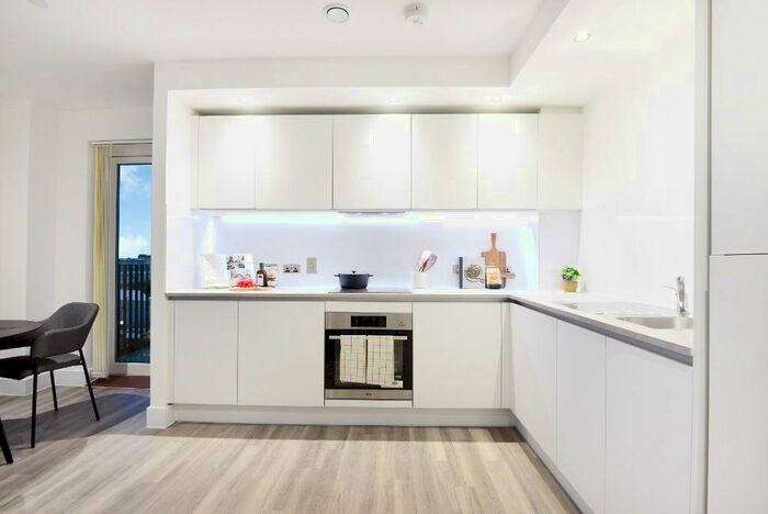 3 Bedroom Flat To Rent In Thames Road, London, E16