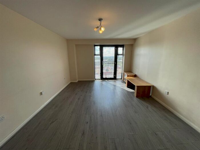 2 Bedroom Flat To Rent In Market Square, Wolverhampton, WV3