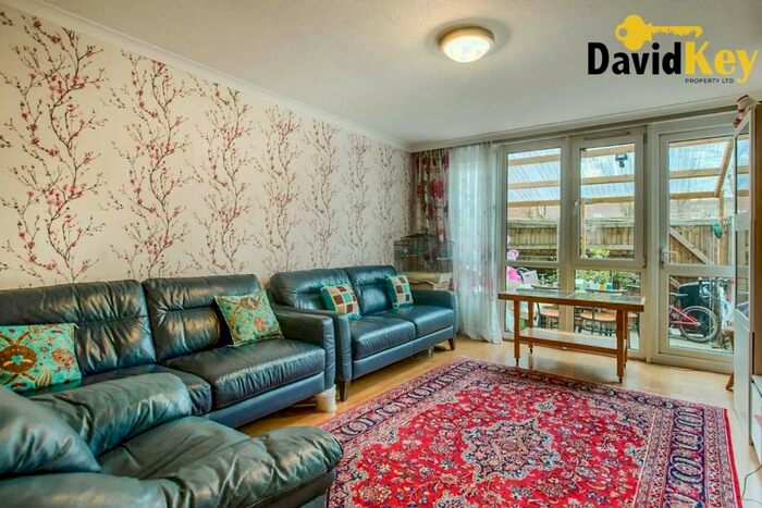 3 Bedroom Maisonette To Rent In Westacott Close, London, N19