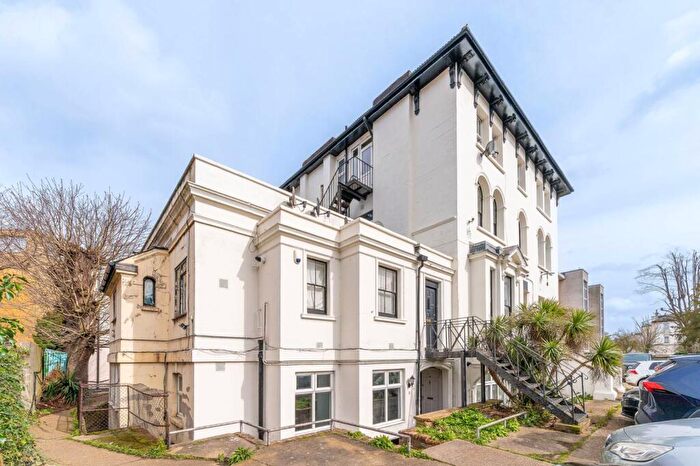 2 Bedroom Flat To Rent In Lower Addiscombe Road, East Croydon, Croydon, CR0