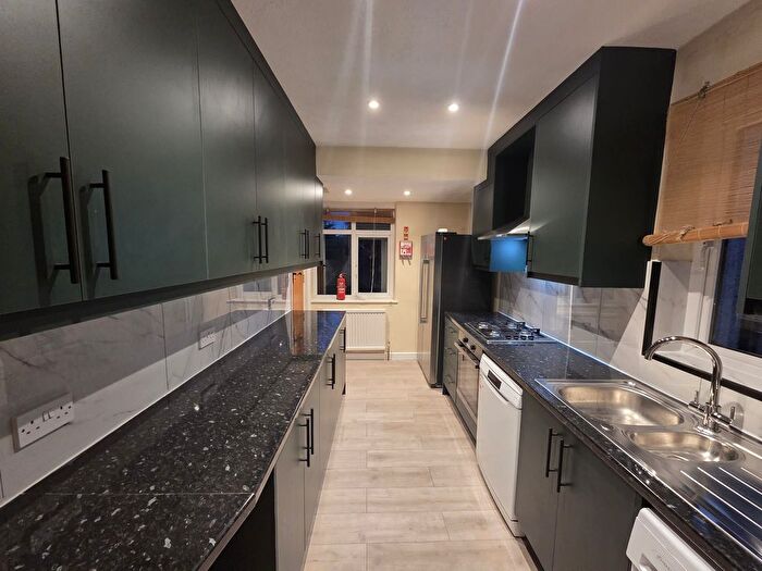 4 Bedroom Semi-Detached House To Rent In Grantley Road, Guildford, GU2