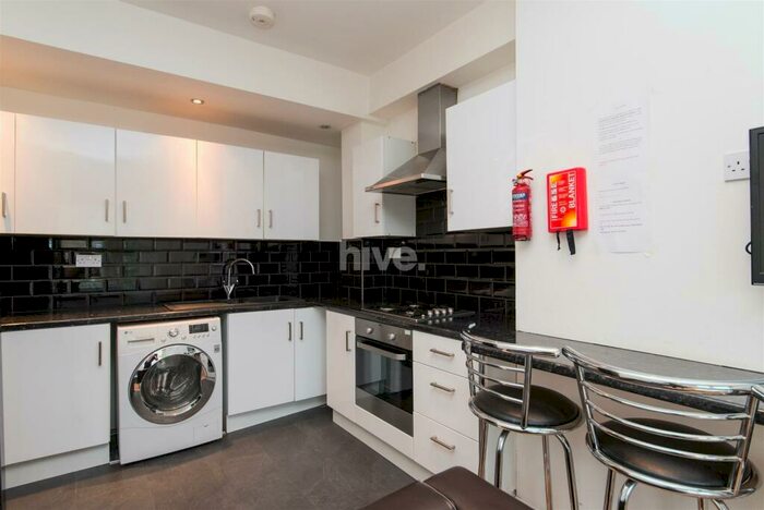 6 Bedroom Maisonette To Rent In Simonside Terrace, Heaton, Newcastle Upon Tyne, NE6