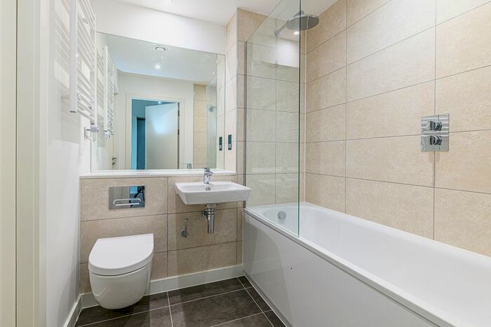2 Bedroom Flat For Sale In Oxygen Tower, Store Street, Manchester, M1