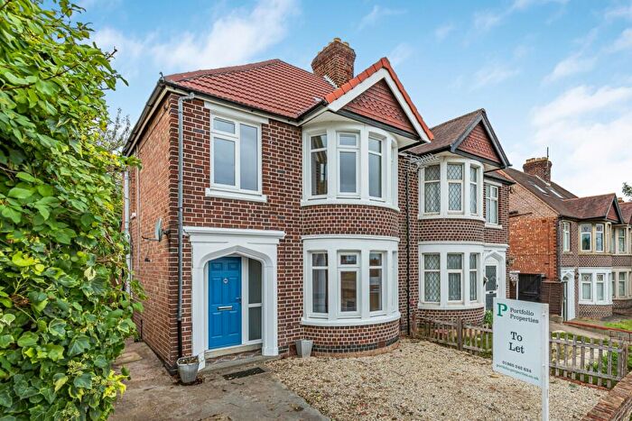 3 Bedroom Semi-Detached House To Rent In Westminster Way, Botley, Oxfordshire, OX2