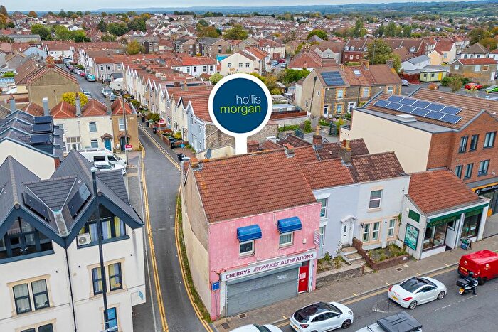 2 Bedroom Flat For Sale In Two Mile Hill Road, Kingswood, Bristol, BS15