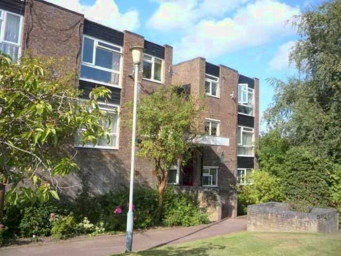 Flat To Rent In Hunters Court, Tunbridge Wells, TN2