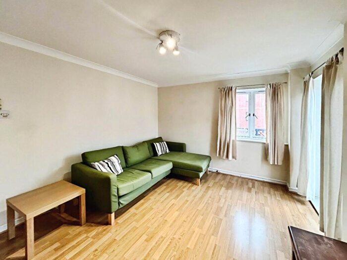2 Bedroom Flat To Rent In Langtons Wharf, Leeds, West Yorkshire, LS2