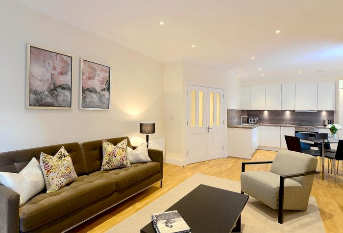 1 Bedroom Flat To Rent In Hamlet Gardens, Ravenscourt Park, London, Uk, W6