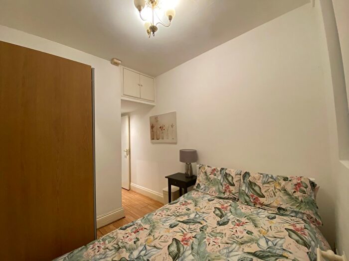 2 Bedroom Flat To Rent In Cromwell Road, London, SW5