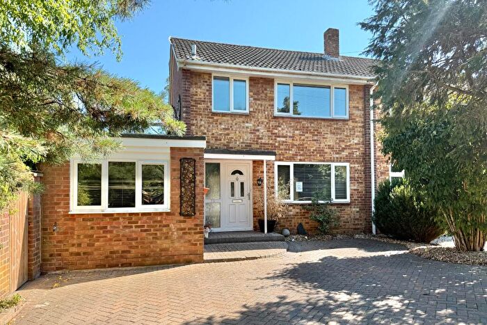 3 Bedroom Semi-Detached House For Sale In Beacon Way, Park Gate, SO31