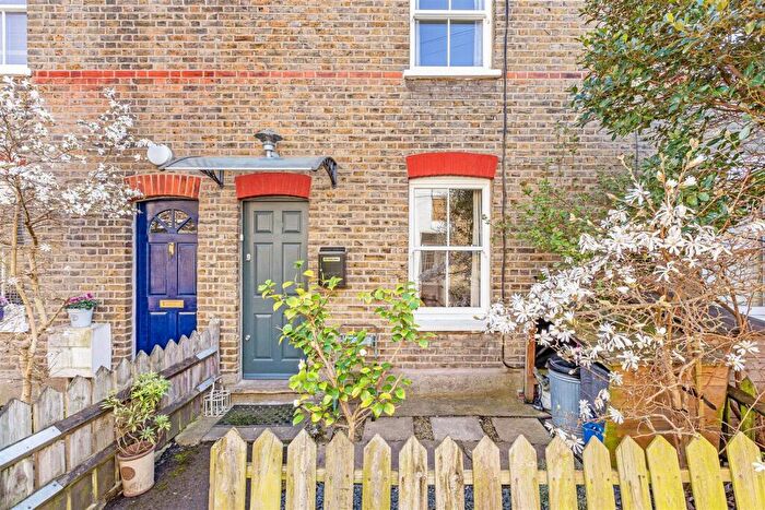 2 Bedroom Cottage For Sale In Waldeck Terrace, East Sheen, SW14