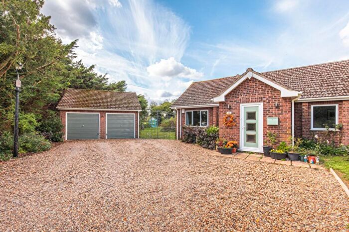 3 Bedroom Detached Bungalow For Sale In Brookville, IP26