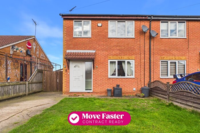 3 Bedroom Semi Detached House For Sale In Fulford Crescent, New Holland, Barrow-upon-humber, DN19