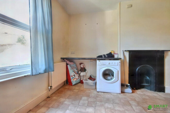 2 Bedroom Apartment For Sale In Sylvan Road, Exeter, EX4