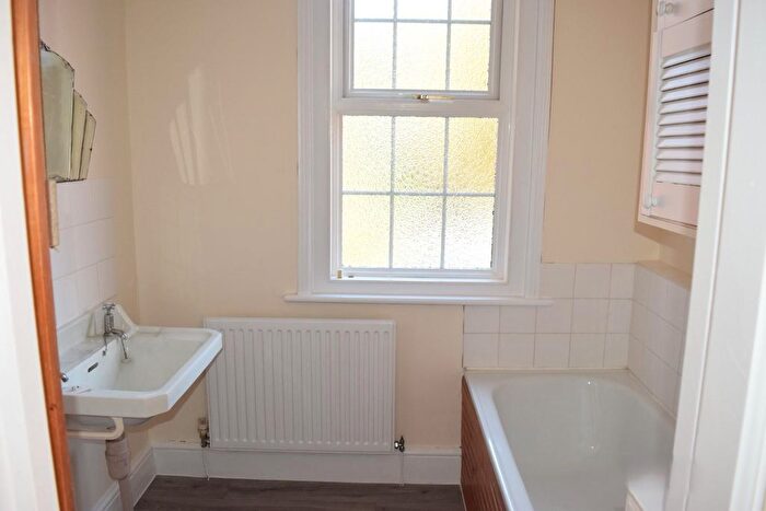 2 Bedroom Flat To Rent In Berrow Road, Burnham On Sea, Somerset, TA8