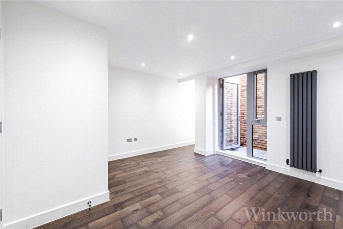 2 Bedroom Apartment To Rent In Hatcham Park Road, London, SE14