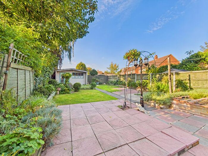 3 Bedroom Semi-Detached House For Sale In Central Avenue, Aveley Essex, RM15