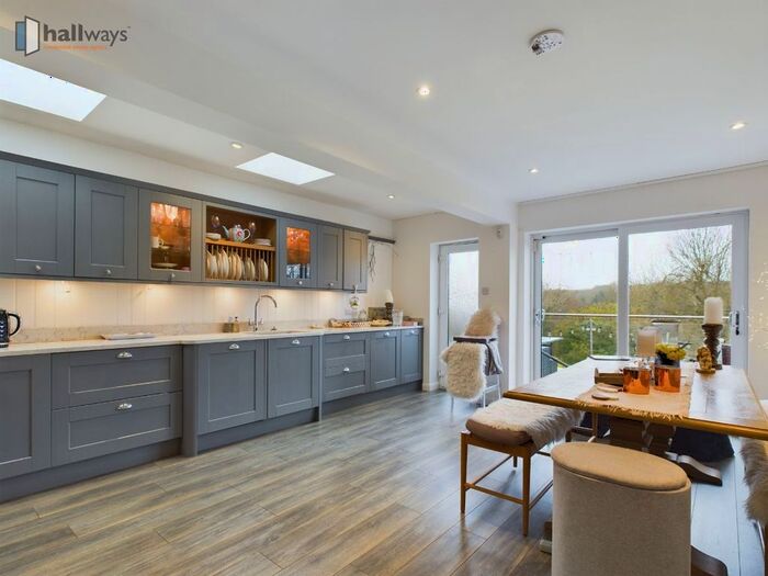 4 Bedroom Detached House To Rent In Bradmore Way, Coulsdon, CR5