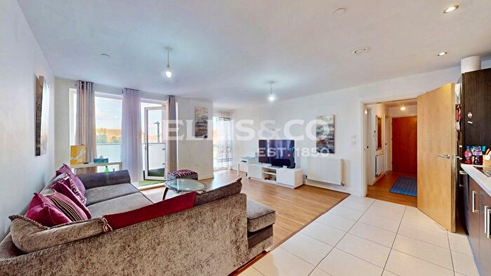 2 Bedroom Flat For Sale In The Broadway, Greenford, UB6