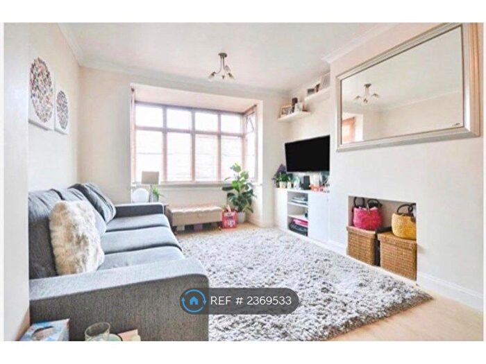 3 Bedroom Maisonette To Rent In Abbott Avenue, London, SW20