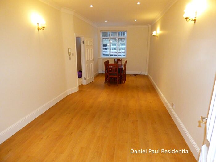 3 Bedroom Town House To Rent In Windmill Road, Brentford, TW8