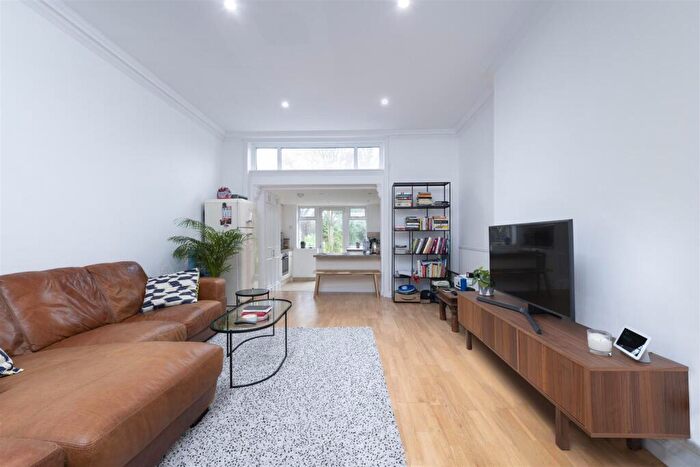 2 Bedroom Apartment To Rent In The Avenue, NW6