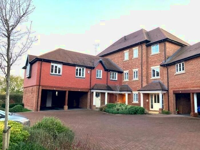 1 Bedroom Flat To Rent In Heather Green, Woodhurst Park, RG42