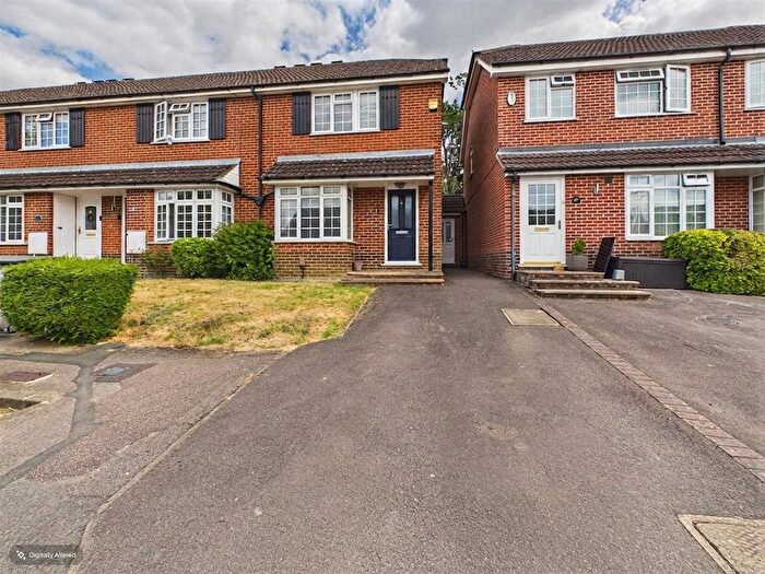 3 Bedroom End Of Terrace House For Sale In Enborne Close, Tilehurst, Reading, RG31