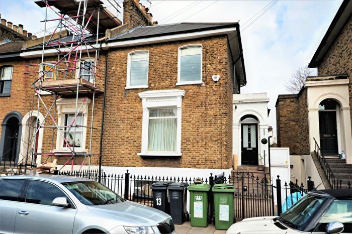 Flat To Rent In Cranfield Road London, SE4