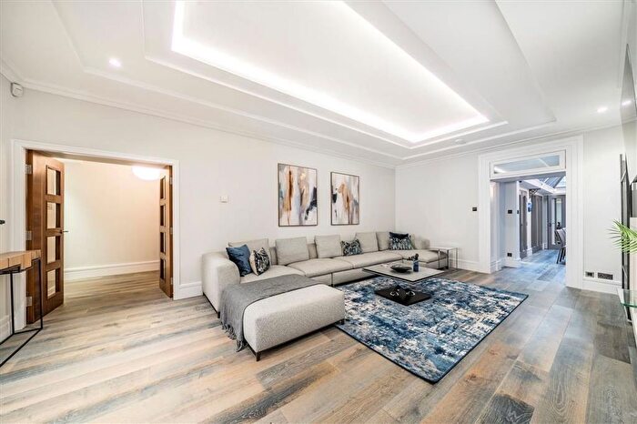 2 Bedroom Flat To Rent In Queen's Gate, South Kensington, SW7