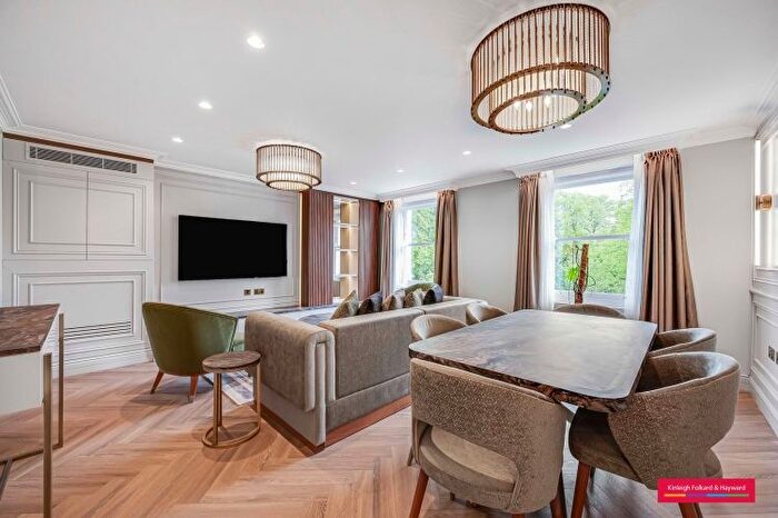 2 Bedroom Flat To Rent In Royal Crescent, London, W11