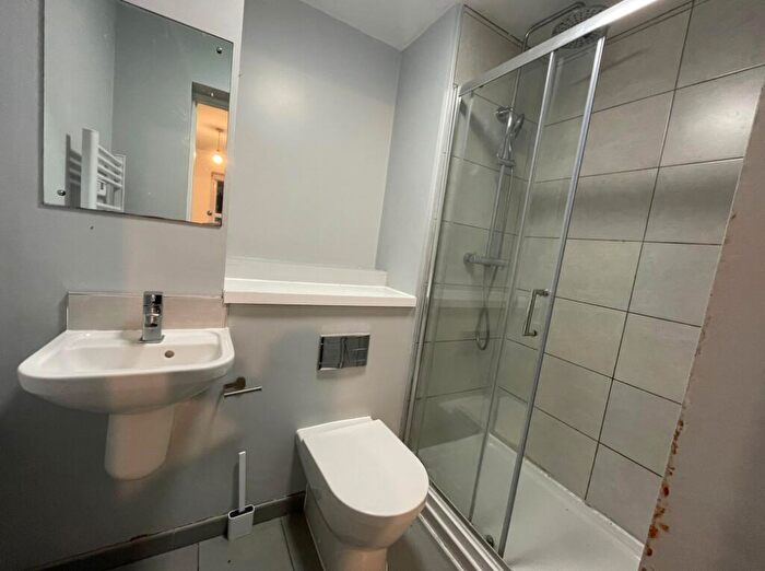 1 Bedroom Flat To Rent In Hyde Terrace, Leeds, LS2