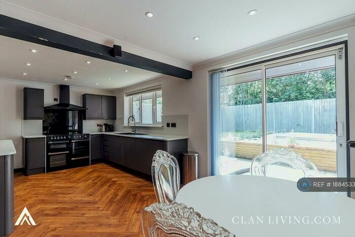 6 Bedroom Flat To Rent In Ashleigh Drive, Loughborough, LE11