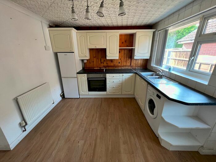 2 Bedroom Detached Bungalow For Sale In Lake Avenue, Loscoe, Heanor, DE75