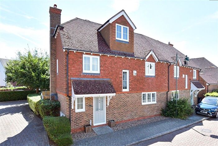 5 Bedroom Semi Detached House For Sale In Alderwick Grove, Kings Hill, West Malling, Kent, ME19