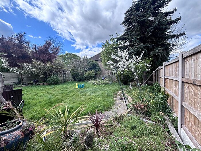 1 Bedroom Flat To Rent In Edward Avenue, London, E4