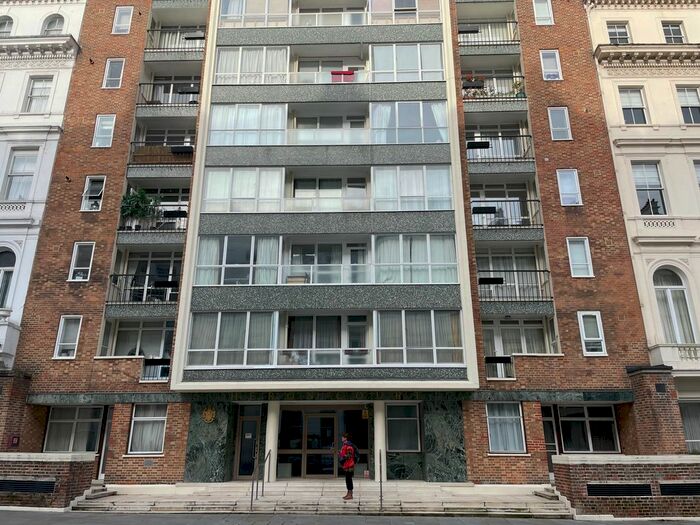 2 Bedroom Flat To Rent In Lancaster Gate, London, W2